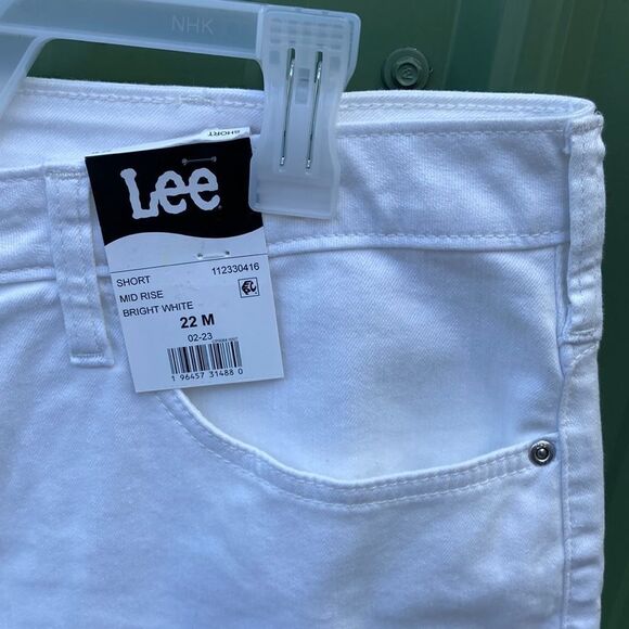 LEE WOMEN'S Mid-Rise 5” Cuffed Denim Jean Shorts  Size 22 M - Picture 3 of 9